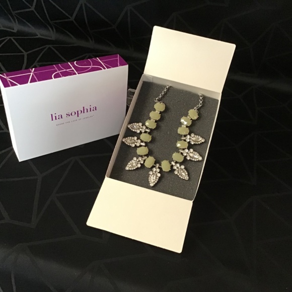 NWT Lia Sophia Astoria Statement Necklace - retired piece - Picture 4 of 5